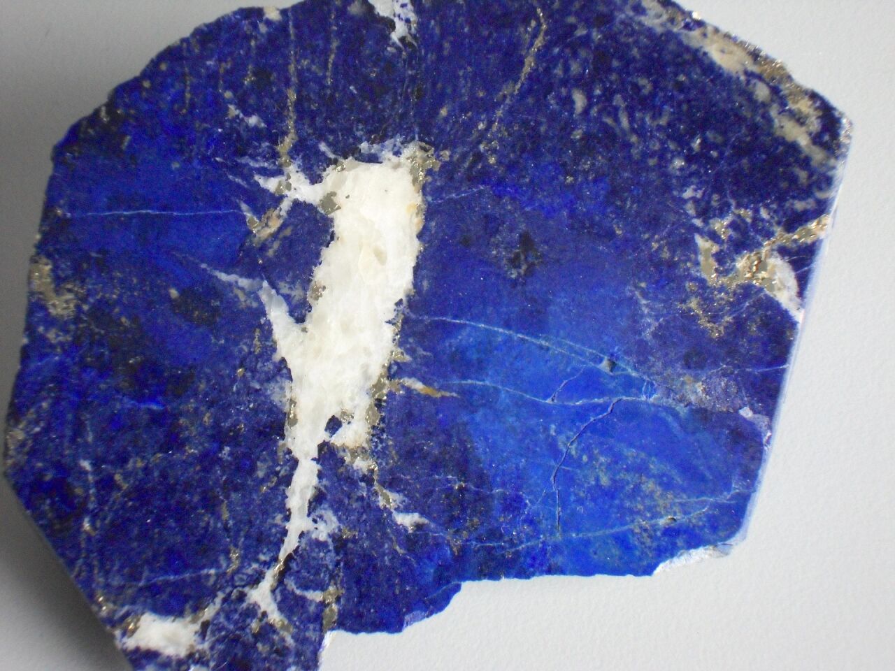 Lapis Lazuli Taşı - Mavinin Mistik Gücü ve Spiritüel Yolculuğu