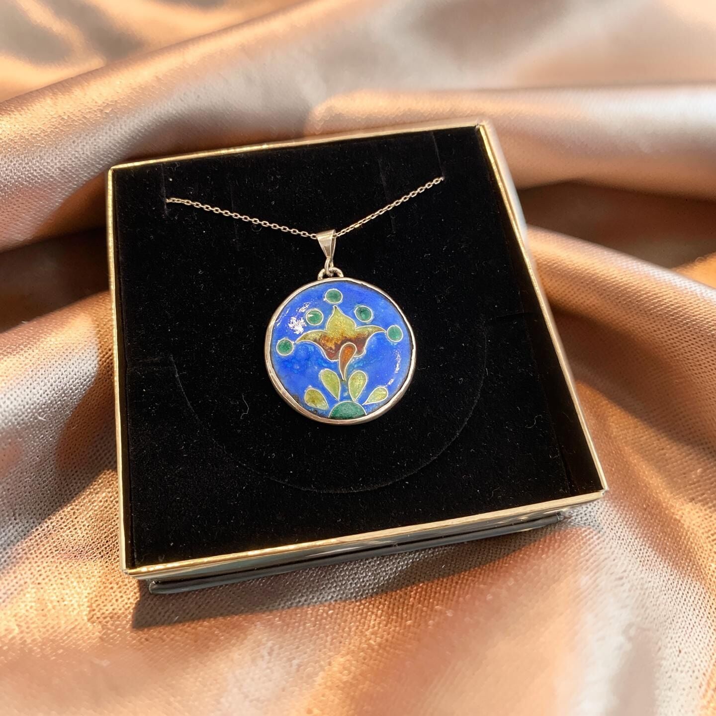 Nakış Sıcak Mineli Gümüş Kolye