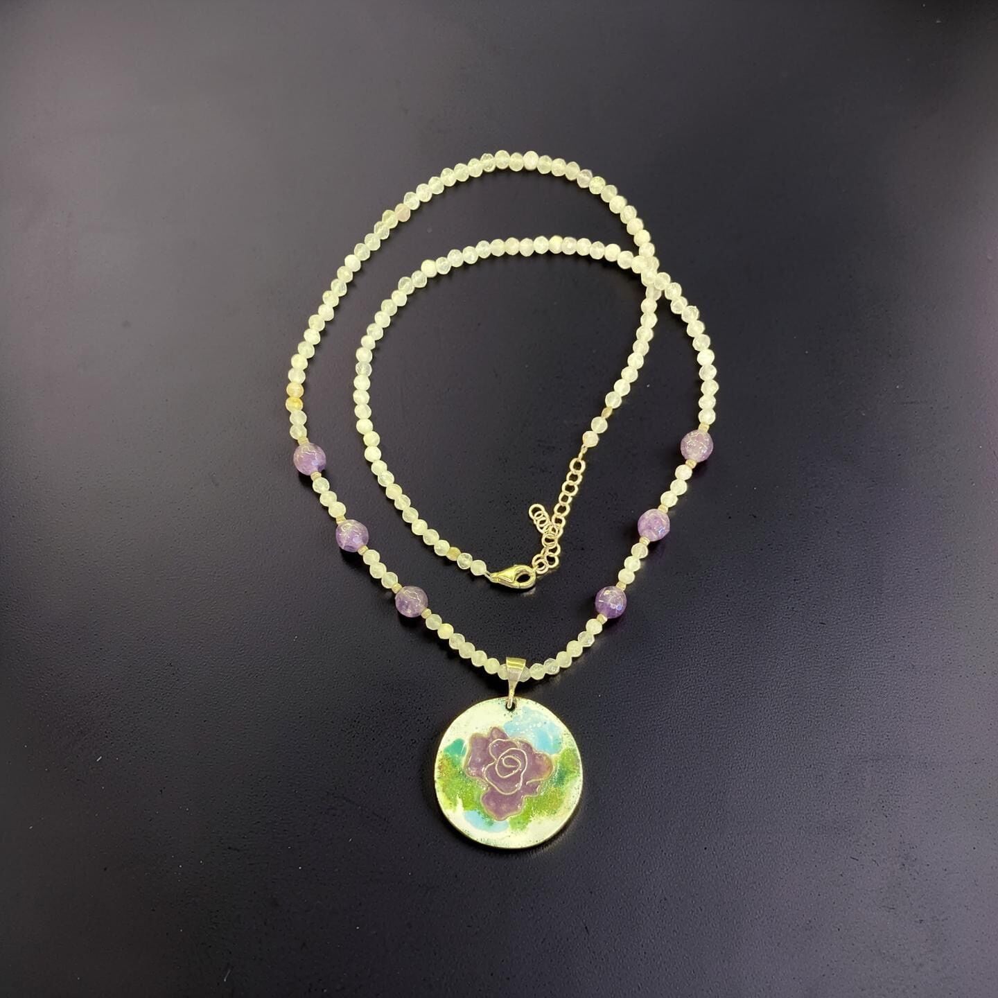 Gül ve Aytaşı Mineli Kolye