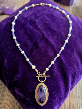 Ametist Taşlı Bakır Kolye - İnci Detaylı Kadın Kolye Huzur ve Zarafet Temalı