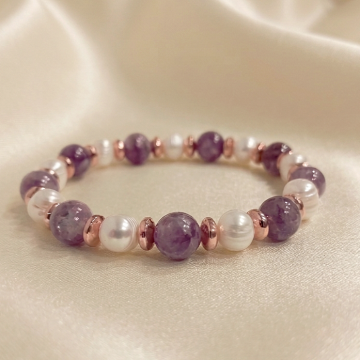 Mor Lepidolit Doğal Taş Bileklik - İnci ve Hematit Detaylı Kadın Bileklik Denge ve Zarafet Temalı