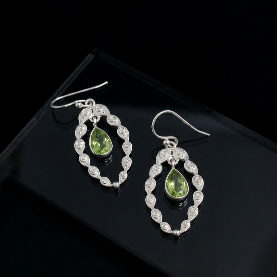 Zebercet (Peridot) Taşlı Tasarım Gümüş Küpe