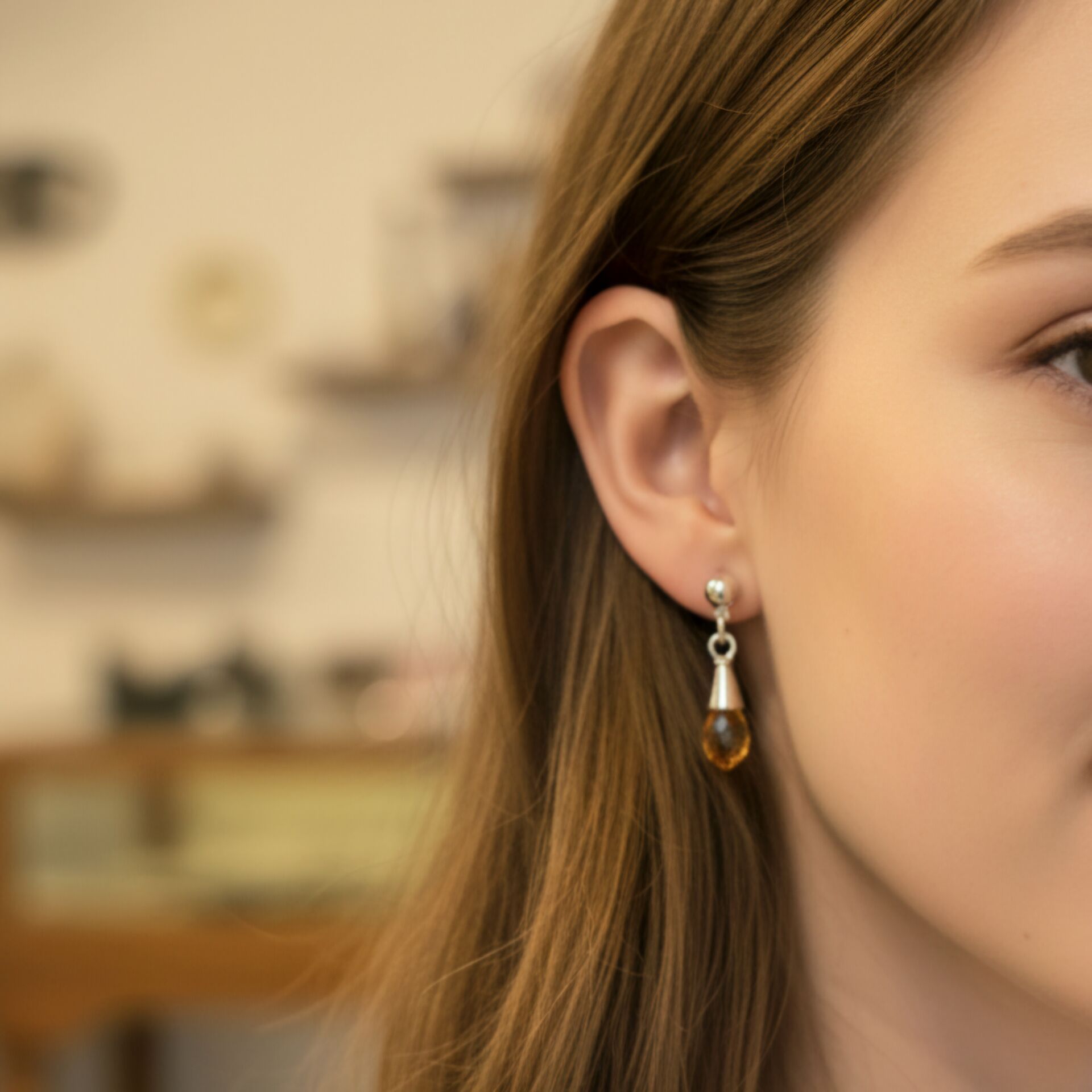 Sitrin Taşlı Tasarım Gümüş Küpe